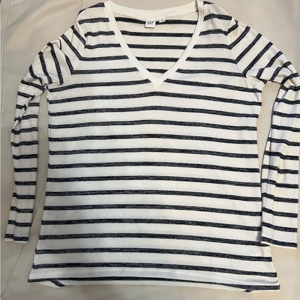 Gap Striped V-neck Pullover Sweater EUC Size M